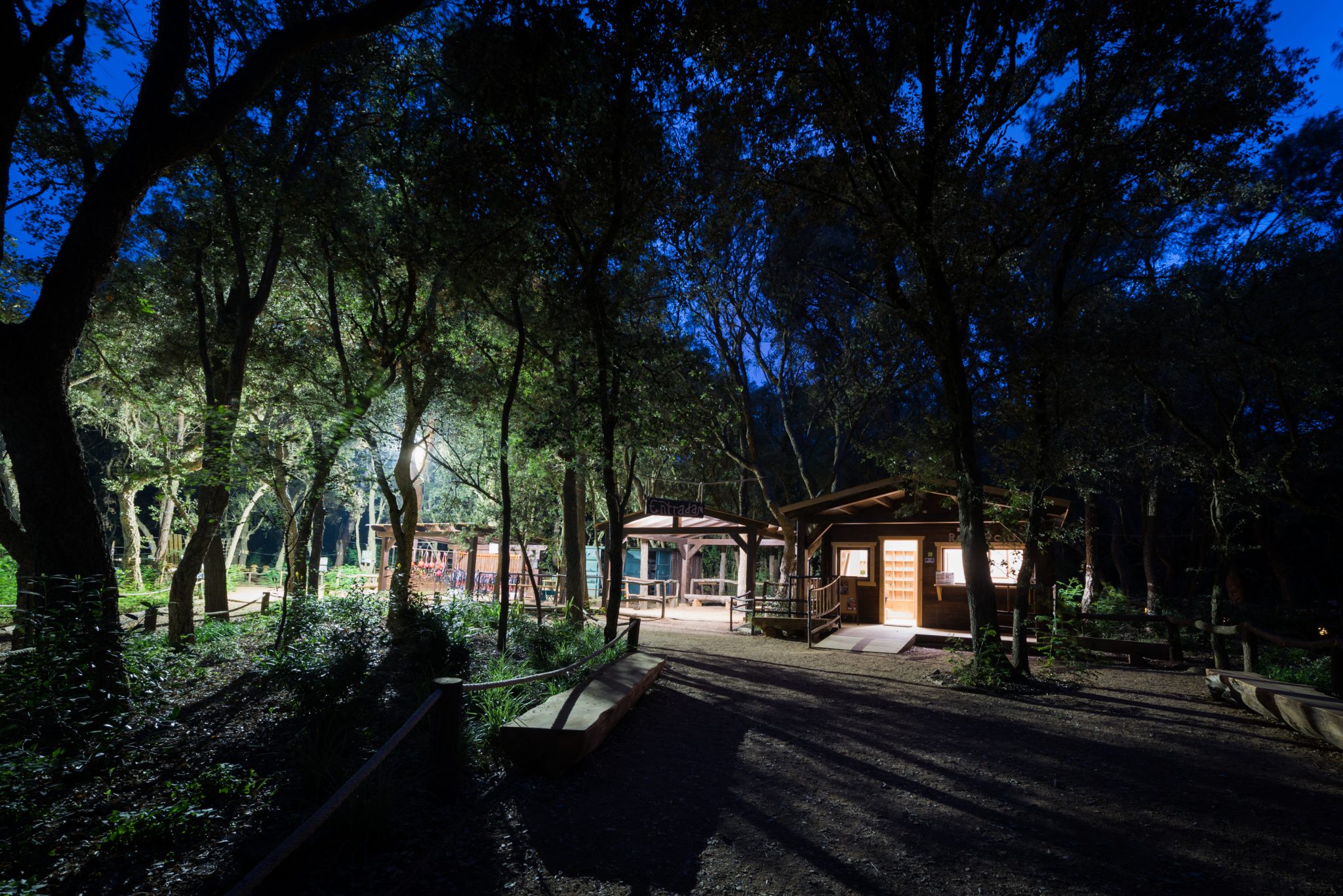 Aventura nocturna en el bosque en Costa Brava Parc Aventura